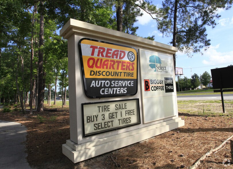 8465 Dorchester Rd, Charleston, SC à louer - Photo du bâtiment - Image 3 de 4