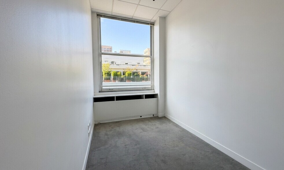 27 Rue De Lisbonne, Paris à louer - Photo du bâtiment - Image 2 de 6