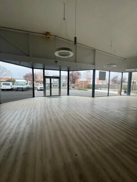 Retail in Saint-Orens-de-Gameville for lease - Interior Photo - Image 1 of 5