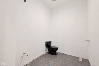 4414 N Kedzie Ave, Chicago, IL for lease Interior Photo- Image 2 of 10