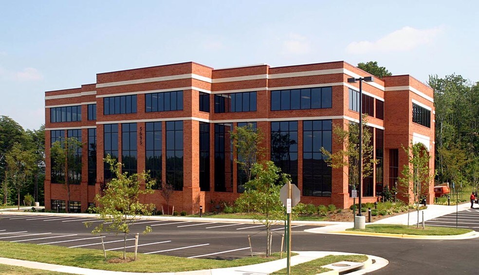 5695 King Centre Dr, Alexandria, VA à louer - Photo du bâtiment - Image 2 de 3