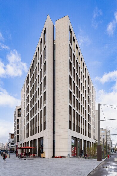 Bureau dans Villeurbanne à louer - Photo du bâtiment - Image 3 de 6