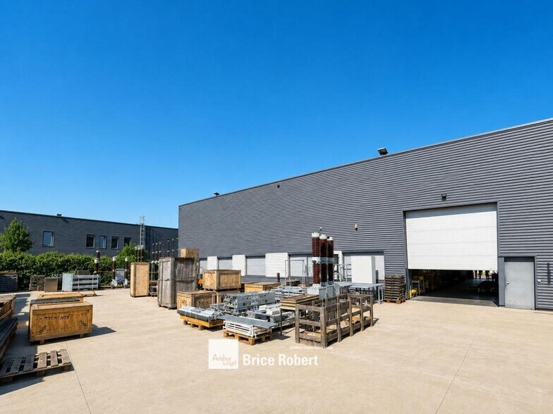 61 Rue Mathieu Dussurgey, Saint-Fons for lease - Building Photo - Image 2 of 7