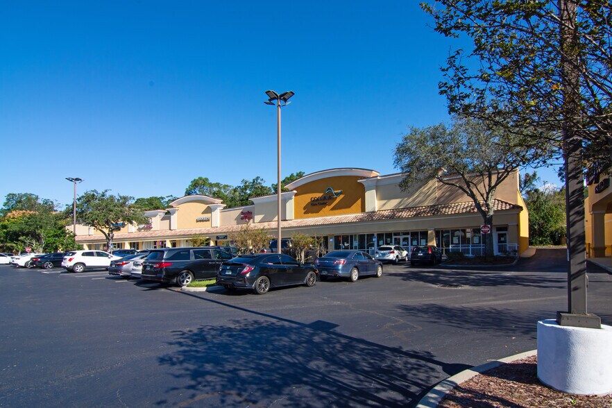 11-55 University Blvd N, Jacksonville, FL à louer - Photo du bâtiment - Image 2 de 9