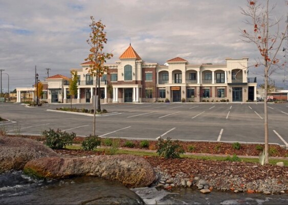 933 S Utah Ave, Idaho Falls, ID à louer - Photo du bâtiment - Image 2 de 2
