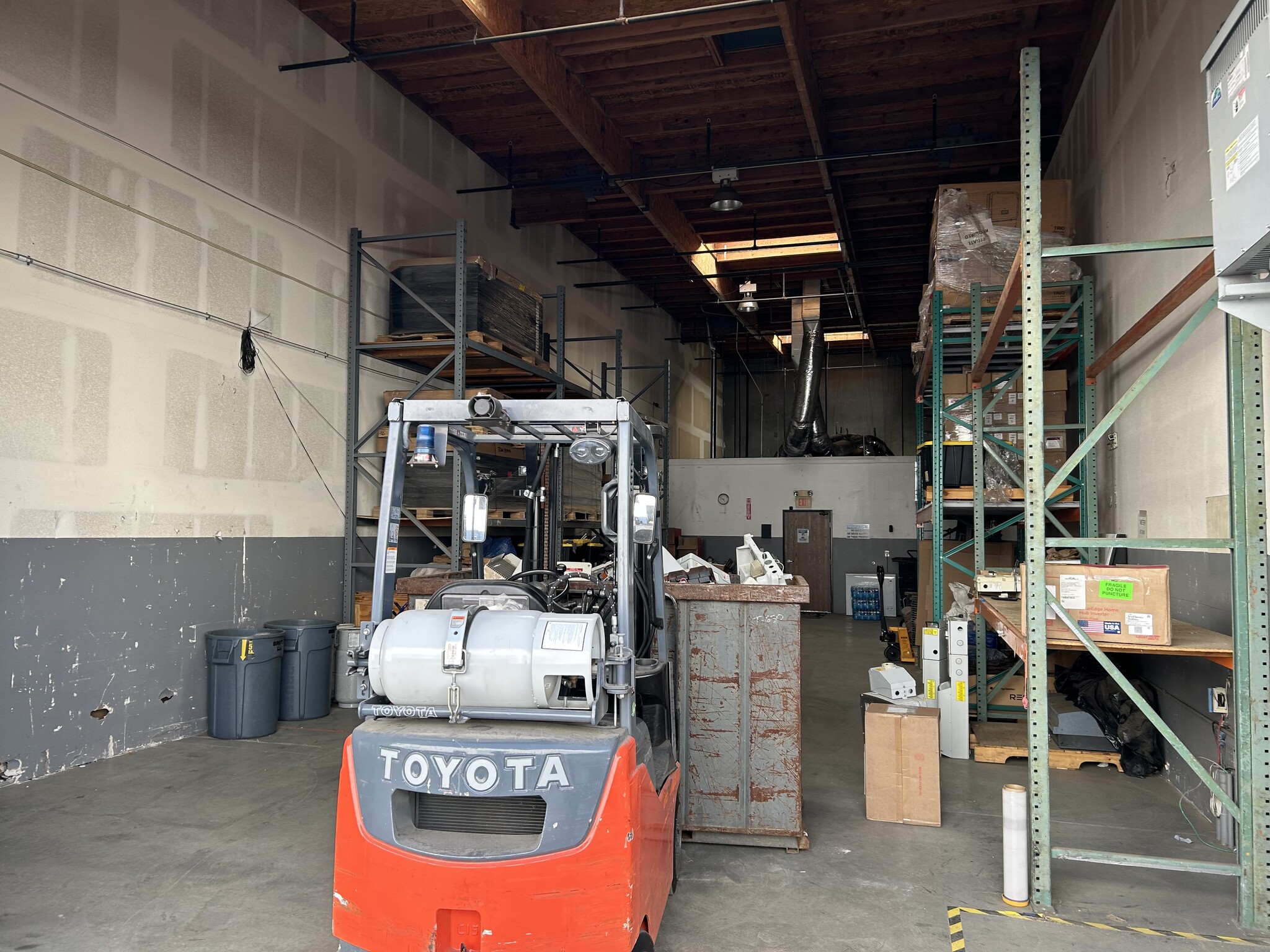 10557 Juniper Ave, Fontana, CA for lease Interior Photo- Image 1 of 4