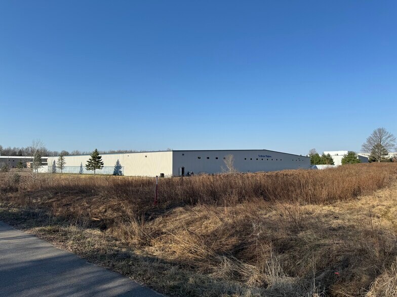 498 Maratech Ave, Marathon, WI à vendre - Photo du bâtiment - Image 2 de 17