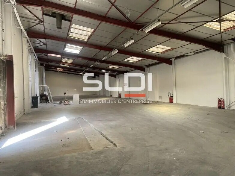 Flex in Villeurbanne for lease - Interior Photo - Image 2 of 4