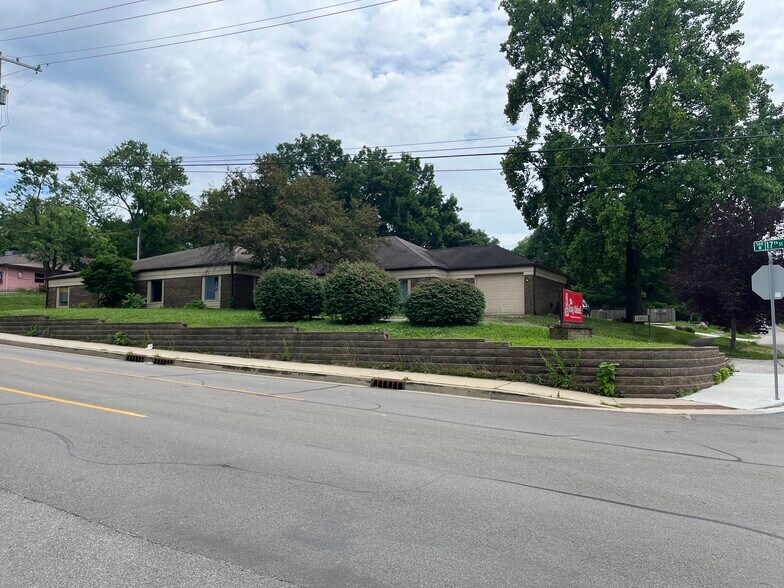 525 W 17th St, Bloomington, IN à vendre - Photo principale - Image 1 de 21