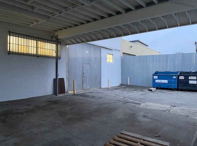 1071 W 251st St, Harbor City, CA à louer - Photo du bâtiment - Image 2 de 4