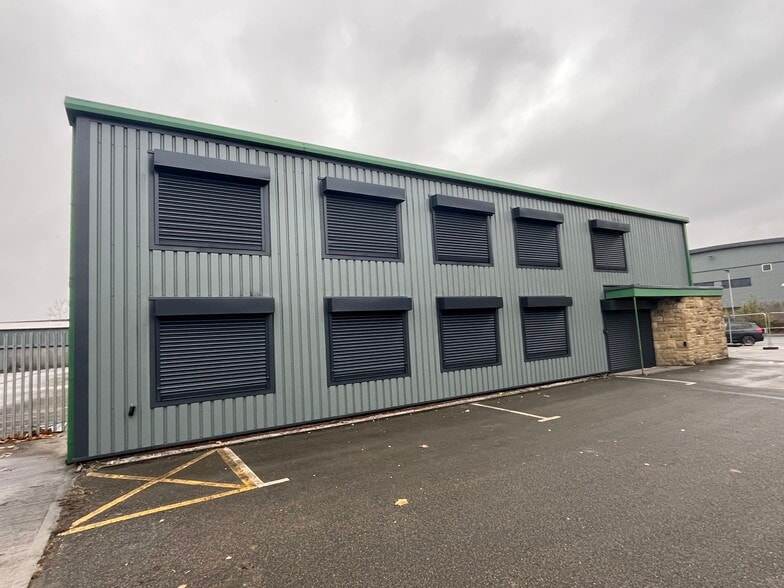 11 Pontefract Ln, Leeds à louer - Photo du bâtiment - Image 1 de 4