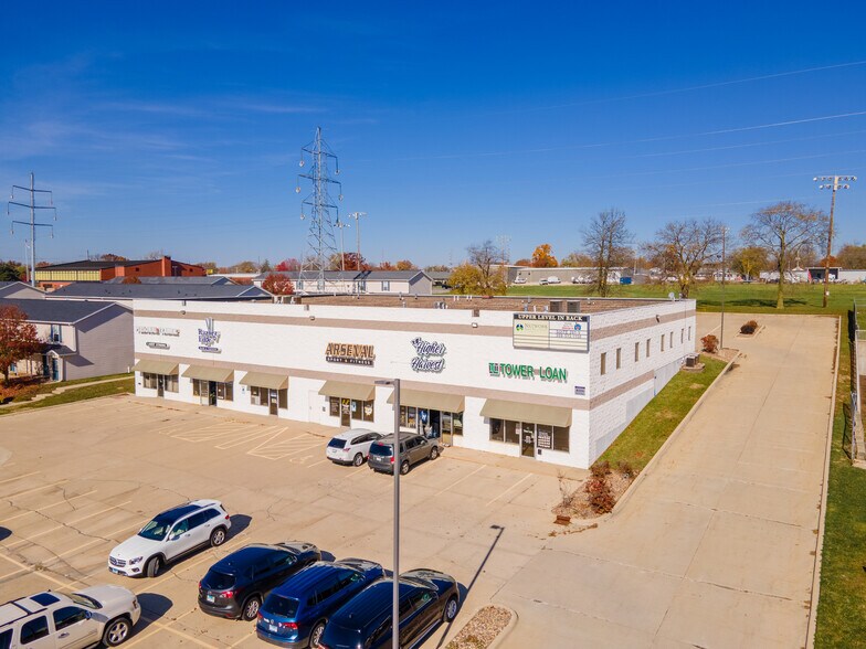 1717 R.T. Dunn Dr, Bloomington, IL à vendre - Photo du bâtiment - Image 3 de 10