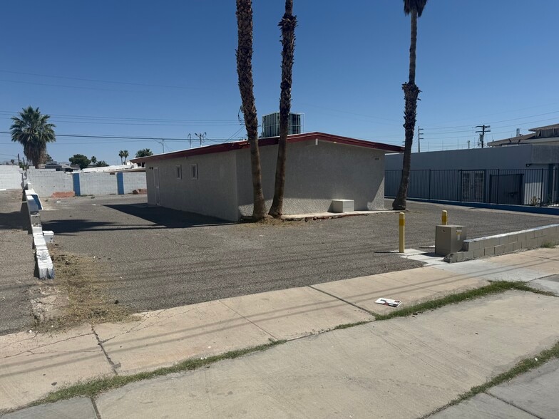 1610 E Sahara Ave, Las Vegas, NV for sale - Primary Photo - Image 1 of 18