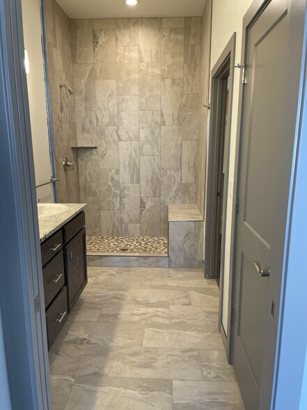 581 W Indian Creek Dr, Grand Junction, CO à vendre - Photo du bâtiment - Image 2 de 15