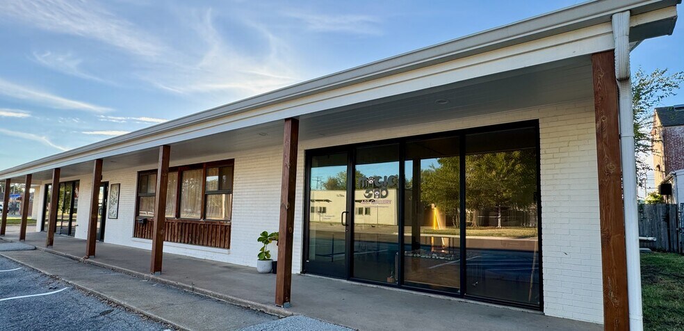 120 E Tonhawa St, Norman, OK à louer - Photo du bâtiment - Image 3 de 5