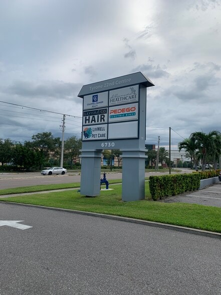 6730 22nd Ave N, Saint Petersburg, FL à louer - Photo du bâtiment - Image 2 de 6