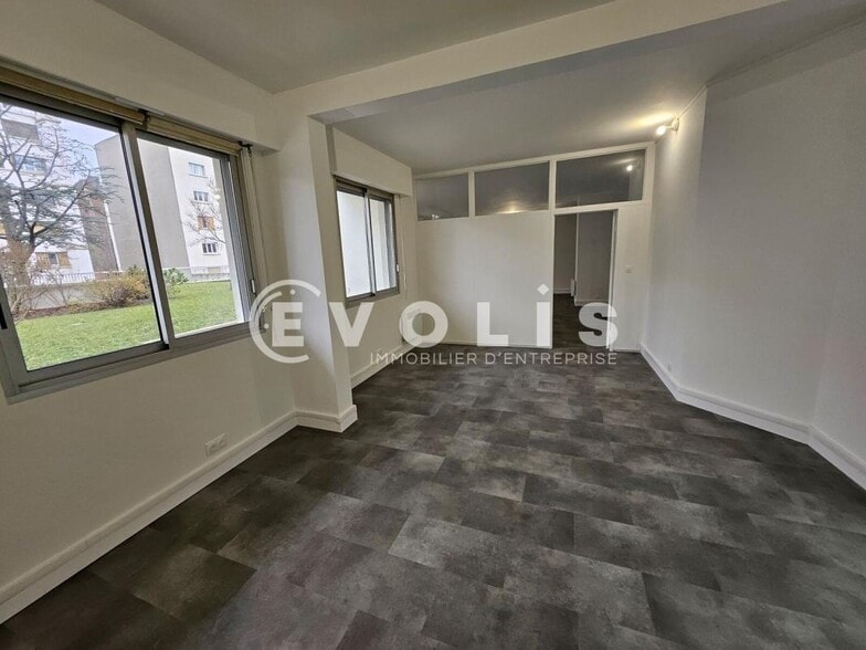 Office in Clamart for lease - Interior Photo - Image 2 of 10