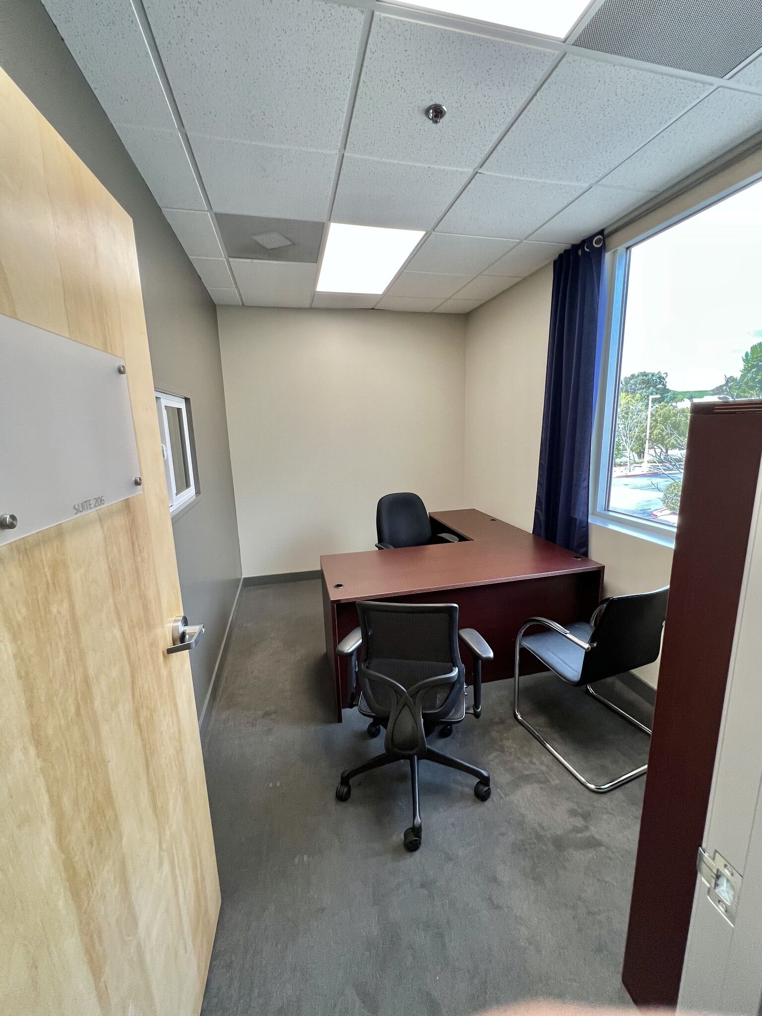 28368 Constellation Rd, Valencia, CA à louer Photo intérieure- Image 1 de 13