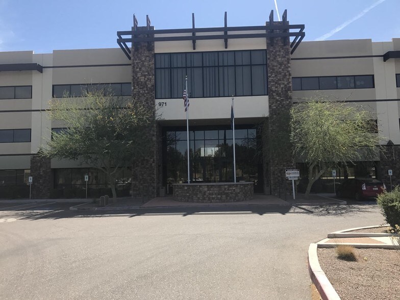 971 N Gilbert Rd, Gilbert, AZ à louer - Photo du bâtiment - Image 3 de 8