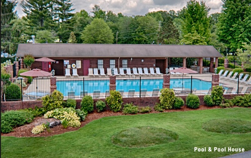 450 Brickyard Rd, Etowah, NC à vendre - Photo du bâtiment - Image 2 de 4