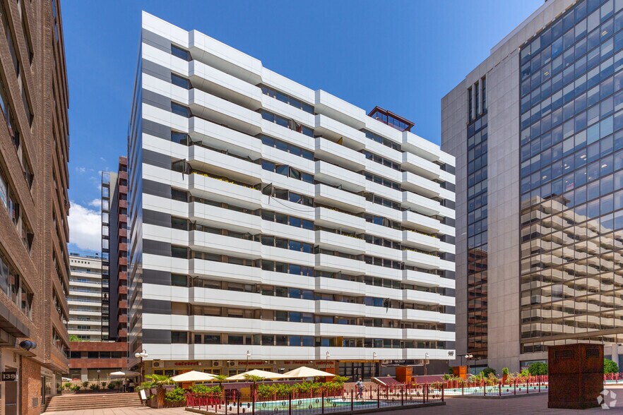 Paseo Castellana, 143, Madrid, Madrid à louer - Photo du bâtiment - Image 3 de 3