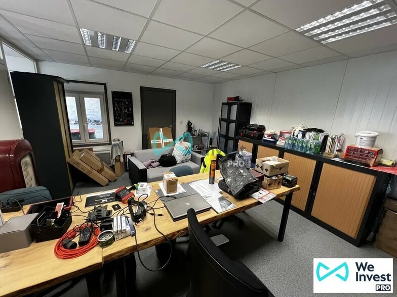 Flex in Reims for lease - Interior Photo - Image 2 of 5