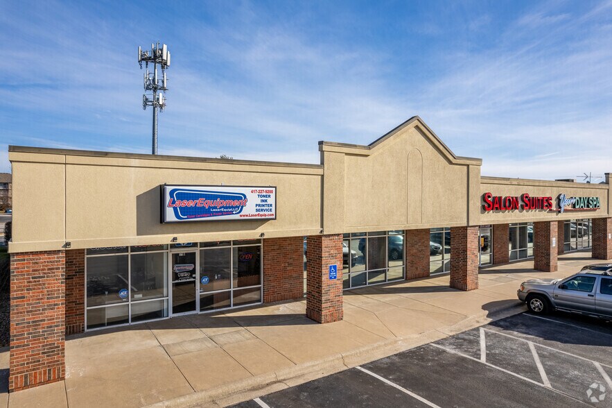 1711 W Battlefield St, Springfield, MO à louer - Photo du bâtiment - Image 3 de 6