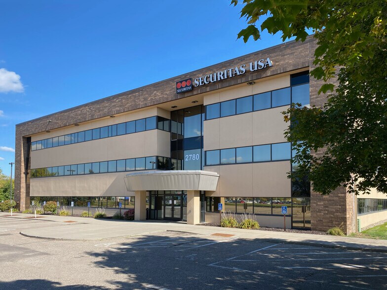 2780 Snelling Ave N, Roseville, MN à louer - Photo du bâtiment - Image 1 de 38