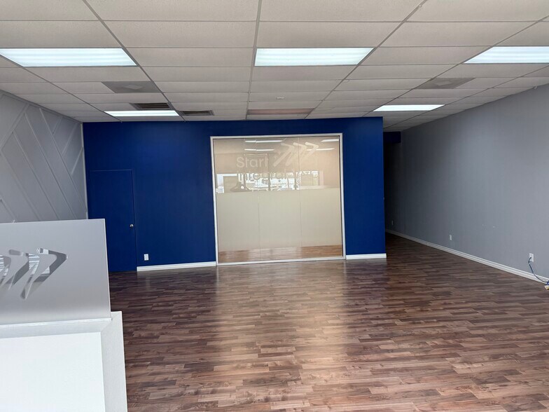 1625 N Bell Blvd, Cedar Park, TX à louer - Photo du bâtiment - Image 2 de 2