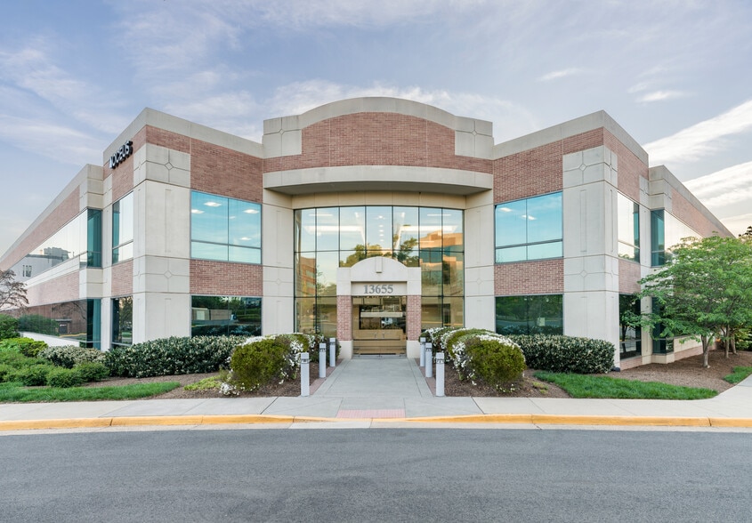 13655 Dulles Technology Dr, Herndon, VA for lease - Building Photo - Image 1 of 5