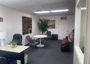 1617 N College Ave, Fayetteville, AR for lease Interior Photo- Image 2 of 4