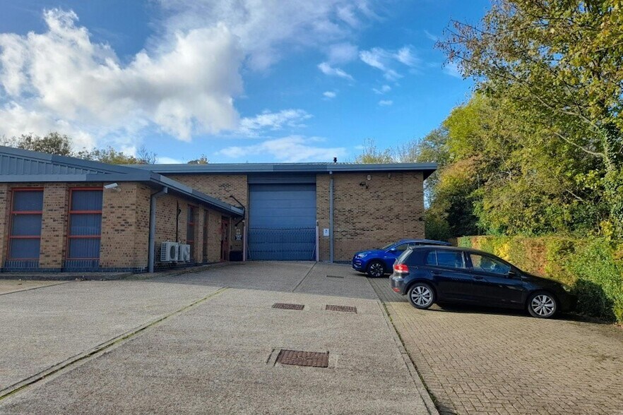 6 Rutherford Rd, Basingstoke à louer - Photo du bâtiment - Image 2 de 4