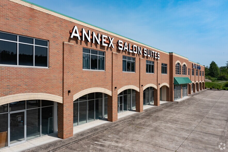 6946 Harrison Ave, Cincinnati, OH à louer - Photo du bâtiment - Image 2 de 11