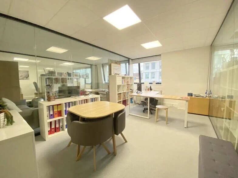 Office in Levallois-Perret for lease - Building Photo - Image 3 of 11