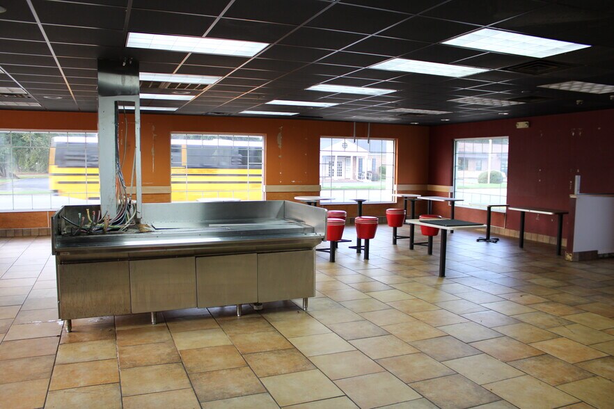 2707 W 28th Ave, Pine Bluff, AR à louer - Photo du bâtiment - Image 3 de 15