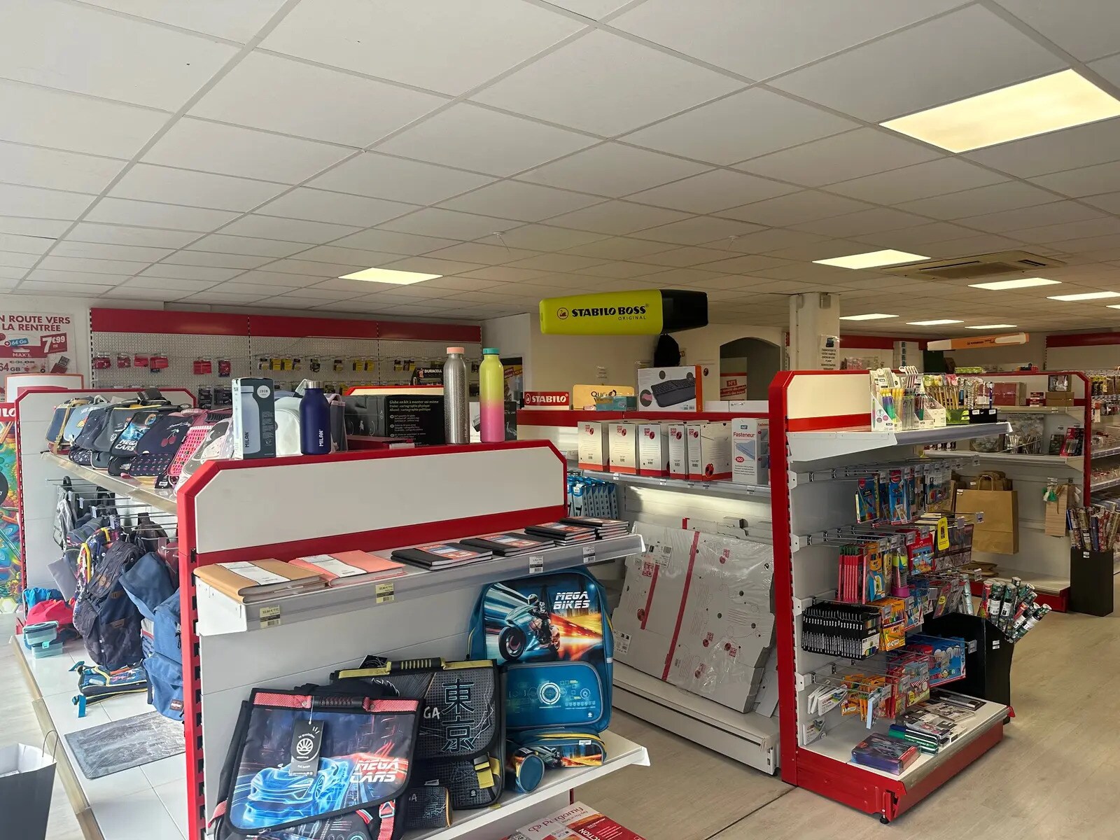 Retail in Istres for lease Building Photo- Image 1 of 8