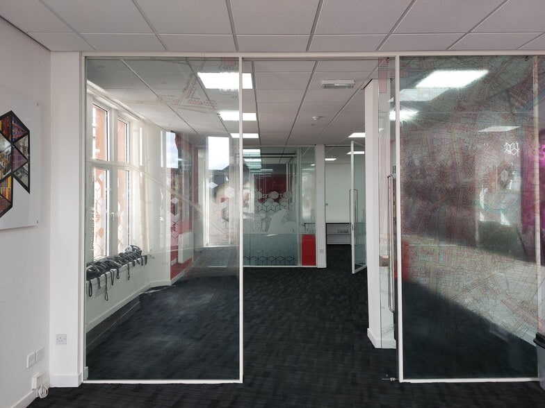 60 Bank St, Kilmarnock for lease - Building Photo - Image 3 of 11