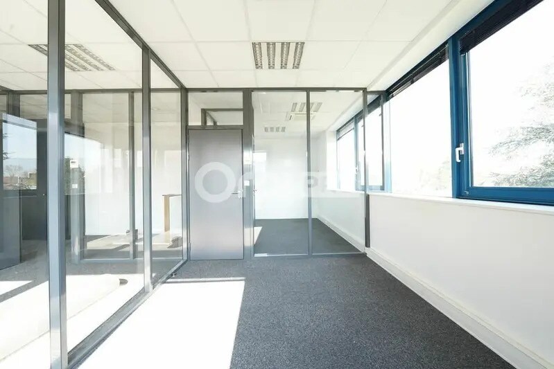 Office in Écully for lease - Interior Photo - Image 2 of 9