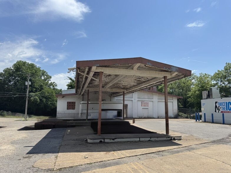 Memphis Commercial Redevelopment portfolio of 3 properties for sale on LoopNet.ca - Building Photo - Image 2 of 3