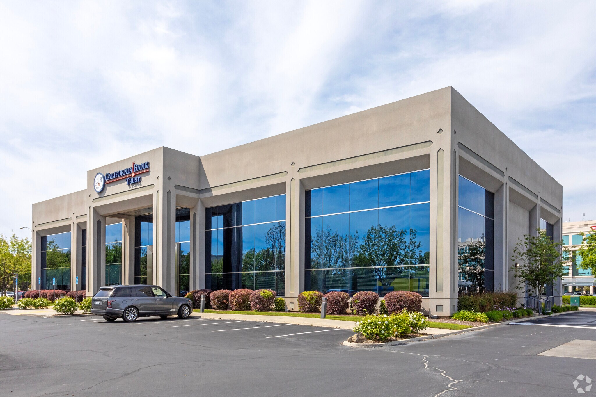 7060 N Fresno St, Fresno, CA à louer Photo principale- Image 1 de 15