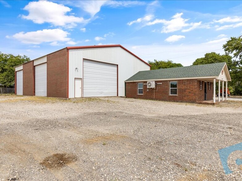 705 N Sealy Ave, Justin, TX for sale - Building Photo - Image 1 of 1