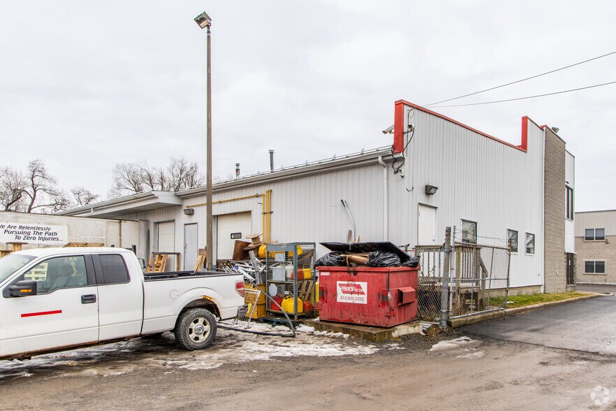 22 Jamie Ave, Nepean, ON à louer - Photo du bâtiment - Image 2 de 3