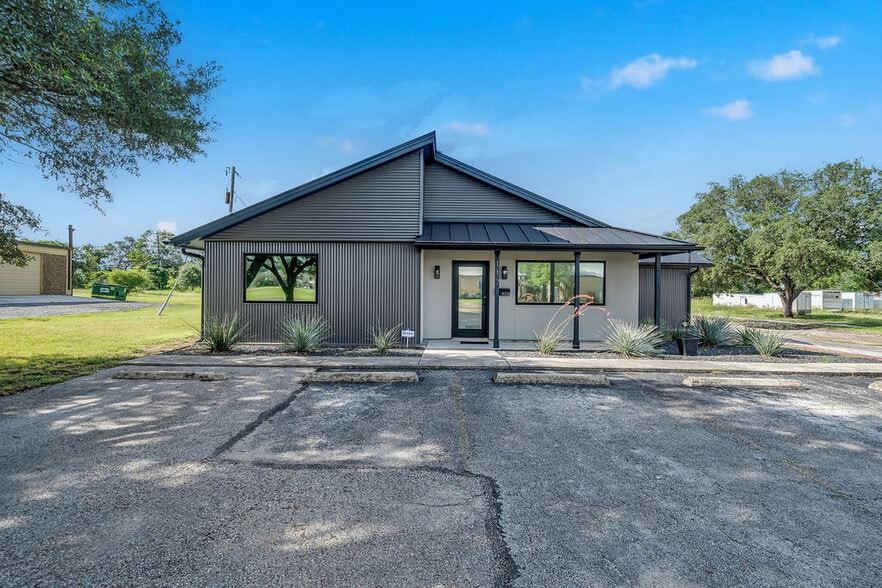 117 Commerce Ave, Boerne, TX for sale - Building Photo - Image 1 of 29