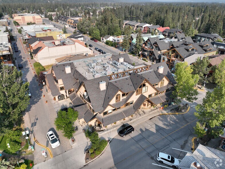 1001 6 Ave, Canmore, AB à vendre - Communauté Matterport - Image 2 de 30