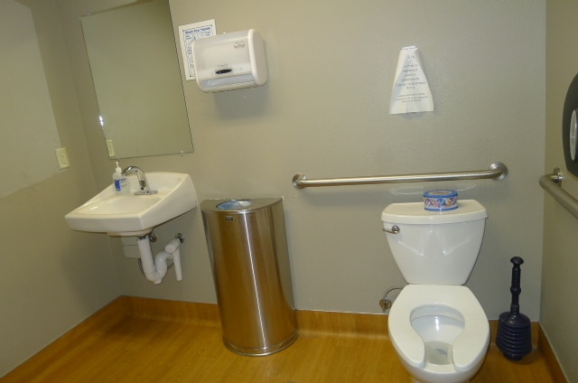 406 1st Ave S, Lewistown, MT for sale - Interior Photo - Image 3 of 19