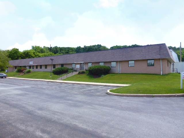 608 Jeffers Cir, Exton, PA for lease - Primary Photo - Image 1 of 7