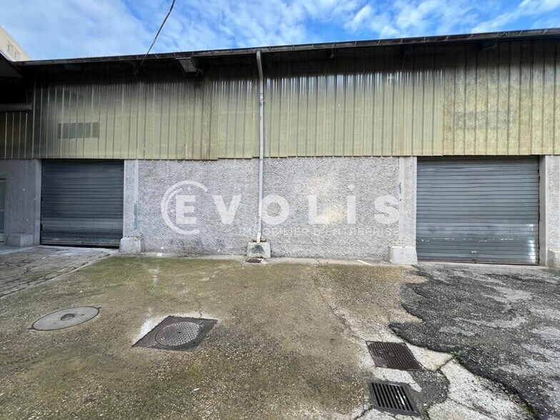 Flex in Lyon for lease - Building Photo - Image 1 of 13