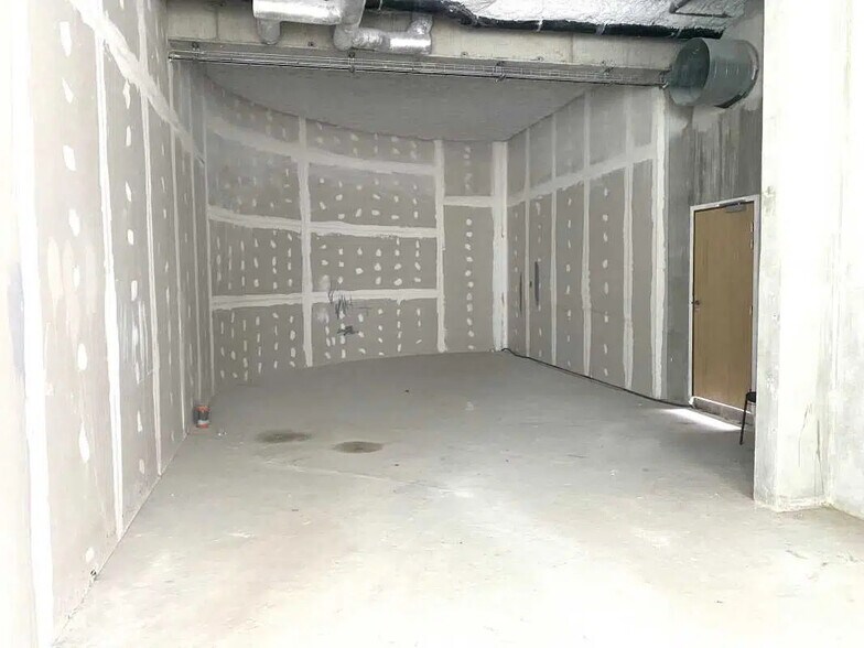 Flex dans Villeurbanne à louer - Photo du bâtiment - Image 3 de 11