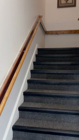 5474 Williams Rd, Tampa, FL à louer - Vidéo sur l’inscription commerciale - Image 2 de 4