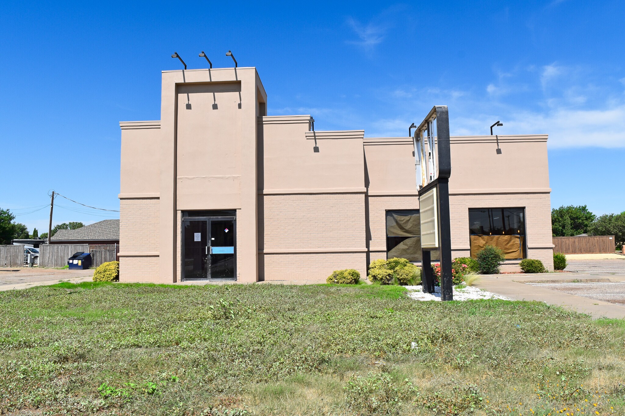 7902 University Ave, Lubbock, TX for lease Building Photo- Image 1 of 24